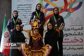  تبریک ریاست دانشکده به دانشجوی داروسازی مدال‌آور المپیاد ورزشی